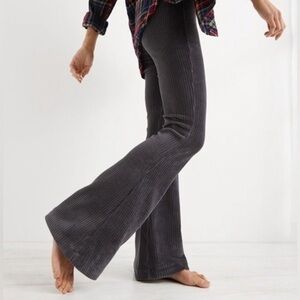 Aerie Groove-On Velour High Waisted Flare Pant | Size M Short | Smoked Gray